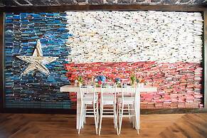 The George, by Valencia Hotel Collection