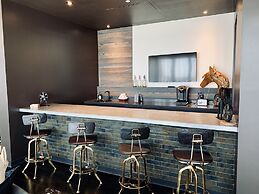 The George, by Valencia Hotel Collection