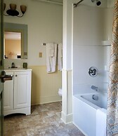 Washington Inn and Tavern