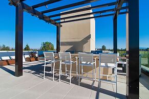 Global Luxury Suites at Mountain View