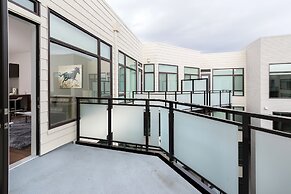 Global Luxury Suites at Mountain View