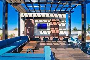 Global Luxury Suites at Mountain View