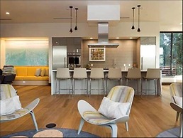 Global Luxury Suites at Mountain View