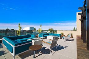 Global Luxury Suites at Mountain View