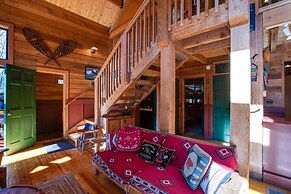 44mbr - Hot Tub- Pets Ok - Wifi - Bbq - Sleeps 8 2 Bedroom Home by Red