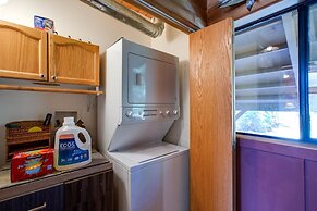 44mbr - Hot Tub- Pets Ok - Wifi - Bbq - Sleeps 8 2 Bedroom Home by Red