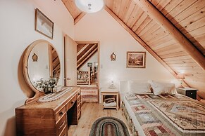 17mbr - Log  - Bbq - Pets Ok - Wifi - Sleeps 8 2 Bedroom Home by RedAw