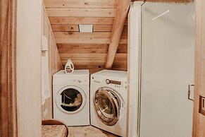 17mbr - Log  - Bbq - Pets Ok - Wifi - Sleeps 8 2 Bedroom Home by RedAw