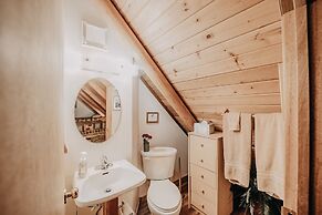 17mbr - Log  - Bbq - Pets Ok - Wifi - Sleeps 8 2 Bedroom Home by RedAw