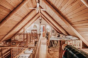 17mbr - Log  - Bbq - Pets Ok - Wifi - Sleeps 8 2 Bedroom Home by RedAw