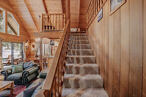 53mbr - Hot Tub - Wi-fi - Sleeps 6 1 Bedroom Home by RedAwning