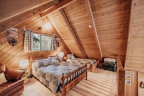 53mbr - Hot Tub - Wi-fi - Sleeps 6 1 Bedroom Home by RedAwning