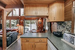 53mbr - Hot Tub - Wi-fi - Sleeps 6 1 Bedroom Home by RedAwning