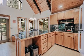 99mbr - Hot Tub - Wifi - Pets Ok - Bbq - Sleeps 6 2 Bedroom Home by Re