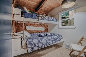 99mbr - Hot Tub - Wifi - Pets Ok - Bbq - Sleeps 6 2 Bedroom Home by Re