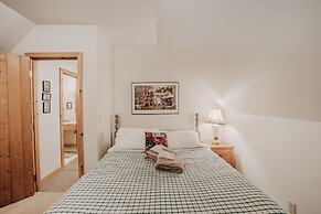 32mbr - Bbq - Pets Ok - Wood Stove - Sleeps 7 3 Bedroom Home by RedAwn