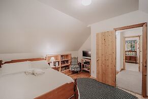 32mbr - Bbq - Pets Ok - Wood Stove - Sleeps 7 3 Bedroom Home by RedAwn