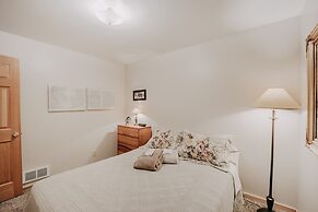 32mbr - Bbq - Pets Ok - Wood Stove - Sleeps 7 3 Bedroom Home by RedAwn