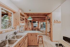 32mbr - Bbq - Pets Ok - Wood Stove - Sleeps 7 3 Bedroom Home by RedAwn