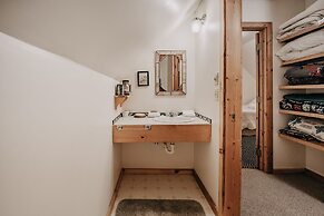 32mbr - Bbq - Pets Ok - Wood Stove - Sleeps 7 3 Bedroom Home by RedAwn