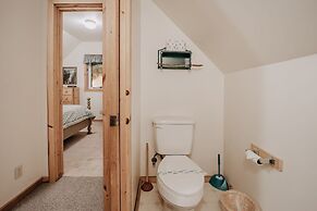 32mbr - Bbq - Pets Ok - Wood Stove - Sleeps 7 3 Bedroom Home by RedAwn