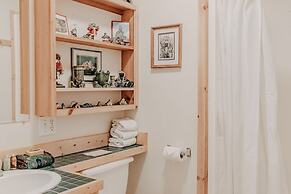 32mbr - Bbq - Pets Ok - Wood Stove - Sleeps 7 3 Bedroom Home by RedAwn