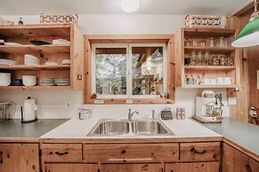 32mbr - Bbq - Pets Ok - Wood Stove - Sleeps 7 3 Bedroom Home by RedAwn