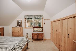 32mbr - Bbq - Pets Ok - Wood Stove - Sleeps 7 3 Bedroom Home by RedAwn