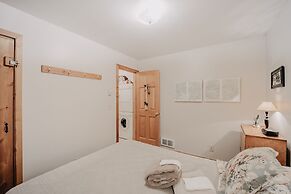 32mbr - Bbq - Pets Ok - Wood Stove - Sleeps 7 3 Bedroom Home by RedAwn