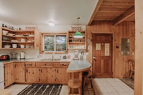 32mbr - Bbq - Pets Ok - Wood Stove - Sleeps 7 3 Bedroom Home by RedAwn