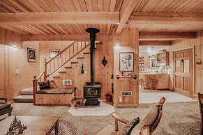 32mbr - Bbq - Pets Ok - Wood Stove - Sleeps 7 3 Bedroom Home by RedAwn