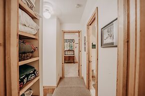 32mbr - Bbq - Pets Ok - Wood Stove - Sleeps 7 3 Bedroom Home by RedAwn