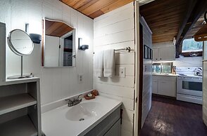 86sl - Rustic - Pets Ok - Bbq - Sleeps 6 3 Bedroom Home by RedAwning