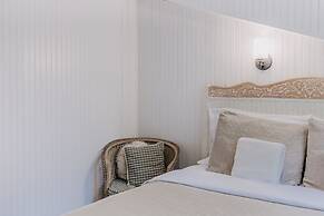 13sl - Hot Tub - Pets Ok - Wifi - Sleeps 8 2 Bedroom Home by RedAwning