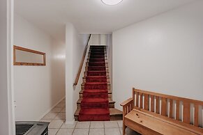 13sl - Hot Tub - Pets Ok - Wifi - Sleeps 8 2 Bedroom Home by RedAwning