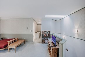 13sl - Hot Tub - Pets Ok - Wifi - Sleeps 8 2 Bedroom Home by RedAwning