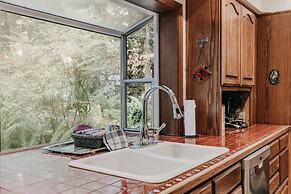 13sl - Hot Tub - Pets Ok - Wifi - Sleeps 8 2 Bedroom Home by RedAwning