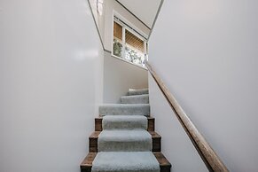 13sl - Hot Tub - Pets Ok - Wifi - Sleeps 8 2 Bedroom Home by RedAwning