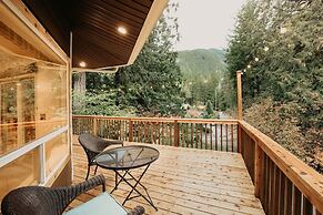 13sl - Hot Tub - Pets Ok - Wifi - Sleeps 8 2 Bedroom Home by RedAwning
