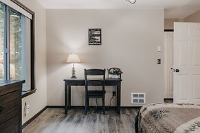 89gs - Hot Tub - Pets Ok - Wifi - Sleeps 4 1 Bedroom Home by RedAwning