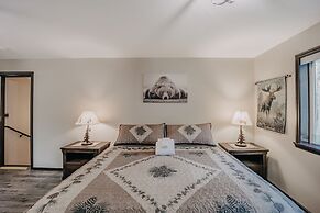 89gs - Hot Tub - Pets Ok - Wifi - Sleeps 4 1 Bedroom Home by RedAwning