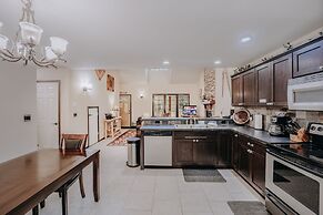 89gs - Hot Tub - Pets Ok - Wifi - Sleeps 4 1 Bedroom Home by RedAwning