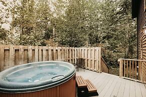 89gs - Hot Tub - Pets Ok - Wifi - Sleeps 4 1 Bedroom Home by RedAwning