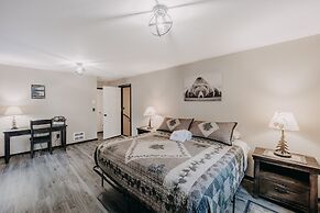 89gs - Hot Tub - Pets Ok - Wifi - Sleeps 4 1 Bedroom Home by RedAwning