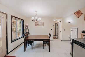 89gs - Hot Tub - Pets Ok - Wifi - Sleeps 4 1 Bedroom Home by RedAwning