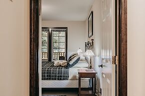 89gs - Hot Tub - Pets Ok - Wifi - Sleeps 4 1 Bedroom Home by RedAwning