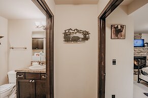 89gs - Hot Tub - Pets Ok - Wifi - Sleeps 4 1 Bedroom Home by RedAwning