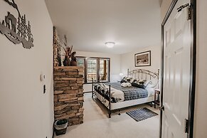 89gs - Hot Tub - Pets Ok - Wifi - Sleeps 4 1 Bedroom Home by RedAwning