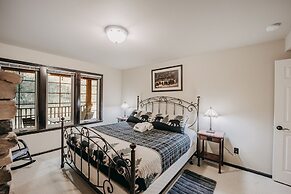 89gs - Hot Tub - Pets Ok - Wifi - Sleeps 4 1 Bedroom Home by RedAwning