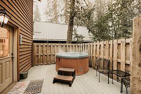 89gs - Hot Tub - Pets Ok - Wifi - Sleeps 4 1 Bedroom Home by RedAwning